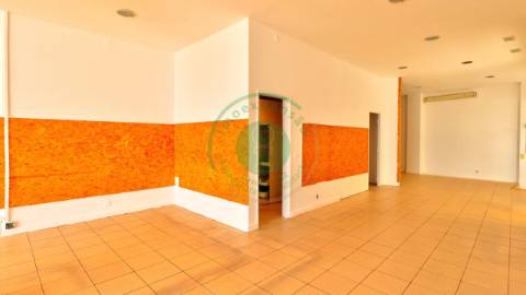 Vende-se loja com 135 m² na Figueira da Foz, na...