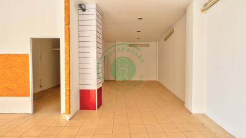 Vende-se loja com 135 m² na Figueira da Foz, na...