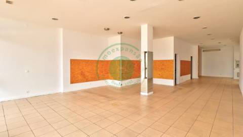 Vende-se loja com 135 m² na Figueira da Foz, na...