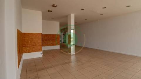 Vende-se loja com 135 m² na Figueira da Foz, na...