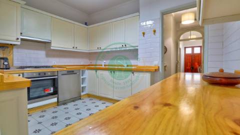 - Vende-se casa senhorial na Figueira da Foz,...