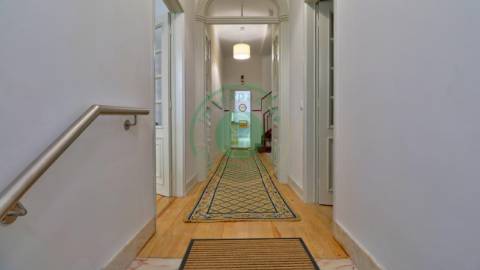 - Vende-se casa senhorial na Figueira da Foz,...