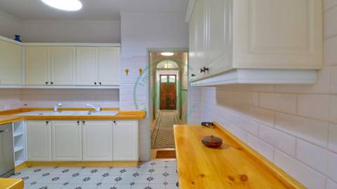 - Vende-se casa senhorial na Figueira da Foz,...