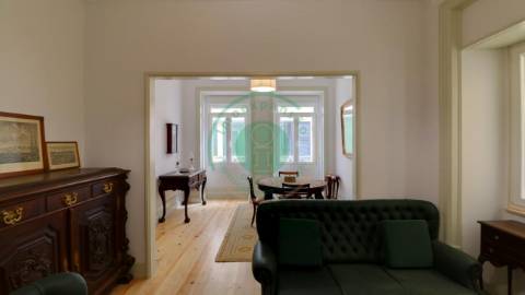 - Vende-se casa senhorial na Figueira da Foz,...