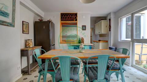 - Vende-se casa senhorial na Figueira da Foz,...