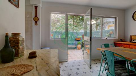 - Vende-se casa senhorial na Figueira da Foz,...