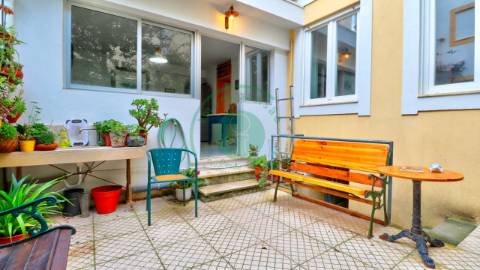 - Vende-se casa senhorial na Figueira da Foz,...