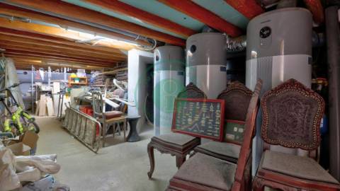 - Vende-se casa senhorial na Figueira da Foz,...