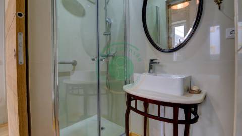 - Vende-se casa senhorial na Figueira da Foz,...