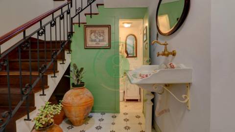 - Vende-se casa senhorial na Figueira da Foz,...