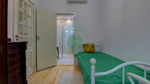 - Vende-se casa senhorial na Figueira da Foz,...