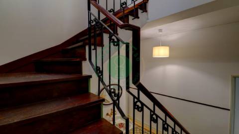 - Vende-se casa senhorial na Figueira da Foz,...