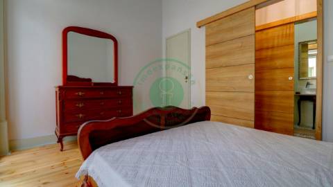 - Vende-se casa senhorial na Figueira da Foz,...