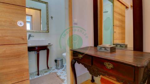 - Vende-se casa senhorial na Figueira da Foz,...