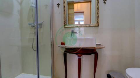 - Vende-se casa senhorial na Figueira da Foz,...