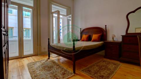 - Vende-se casa senhorial na Figueira da Foz,...