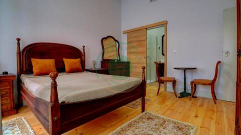 - Vende-se casa senhorial na Figueira da Foz,...