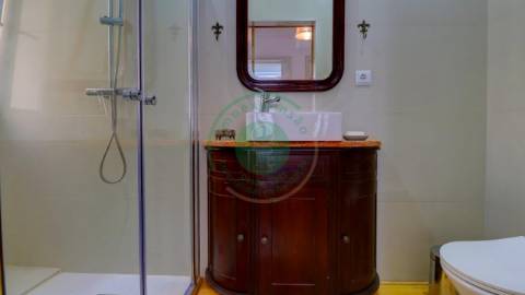 - Vende-se casa senhorial na Figueira da Foz,...