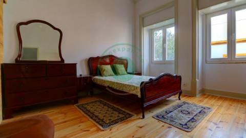 - Vende-se casa senhorial na Figueira da Foz,...