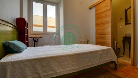 - Vende-se casa senhorial na Figueira da Foz,...