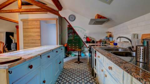 - Vende-se casa senhorial na Figueira da Foz,...