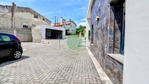 - Vende-se moradia T4+1, na Figueira da Foz,...