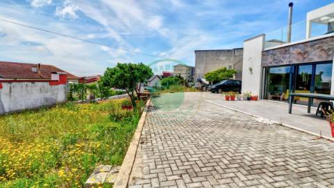 - Vende-se moradia T4+1, na Figueira da Foz,...