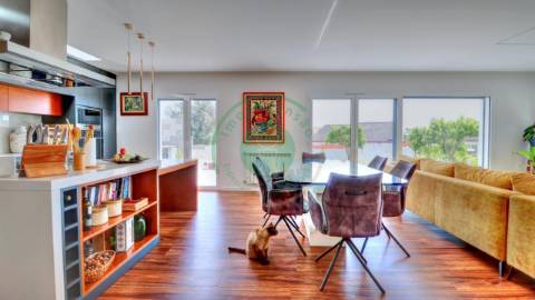 - Vende-se moradia T4+1, na Figueira da Foz,...