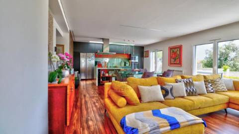 - Vende-se moradia T4+1, na Figueira da Foz,...