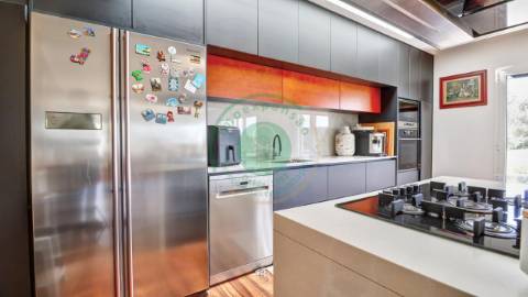 - Vende-se moradia T4+1, na Figueira da Foz,...