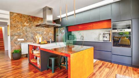 - Vende-se moradia T4+1, na Figueira da Foz,...