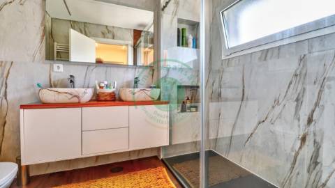 - Vende-se moradia T4+1, na Figueira da Foz,...