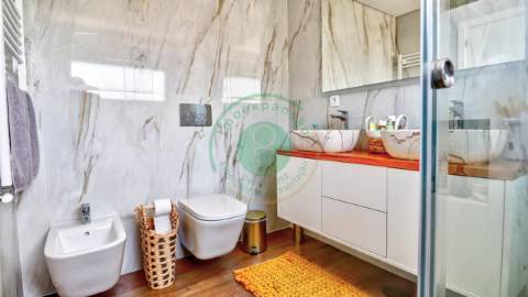 - Vende-se moradia T4+1, na Figueira da Foz,...