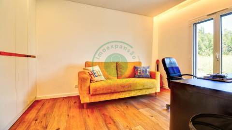 - Vende-se moradia T4+1, na Figueira da Foz,...