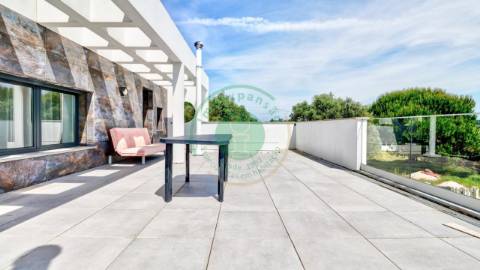 - Vende-se moradia T4+1, na Figueira da Foz,...