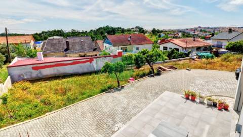 - Vende-se moradia T4+1, na Figueira da Foz,...