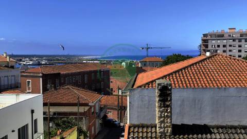 - Vende-se apartamento T3 na Figueira da Foz, com...