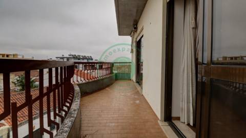 - Vende-se apartamento T3 na Figueira da Foz, com...