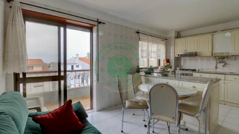 - Vende-se apartamento T3 na Figueira da Foz, com...