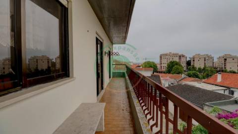 - Vende-se apartamento T3 na Figueira da Foz, com...