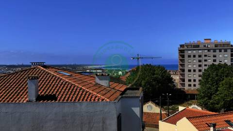 - Vende-se apartamento T3 na Figueira da Foz, com...