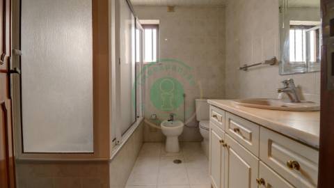 - Vende-se apartamento T3 na Figueira da Foz, com...