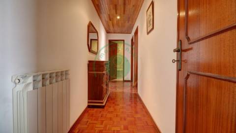 - Vende-se apartamento T3 na Figueira da Foz, com...