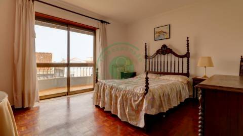 - Vende-se apartamento T3 na Figueira da Foz, com...