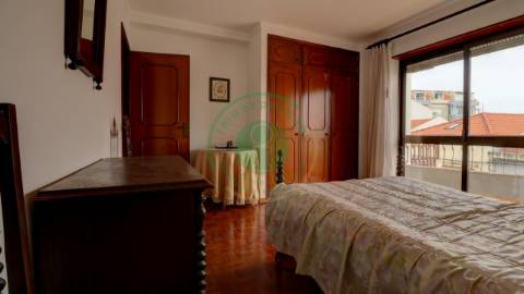 - Vende-se apartamento T3 na Figueira da Foz, com...