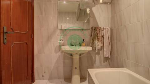 - Vende-se apartamento T3 na Figueira da Foz, com...