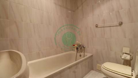 - Vende-se apartamento T3 na Figueira da Foz, com...