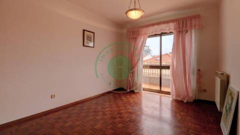 - Vende-se apartamento T3 na Figueira da Foz, com...