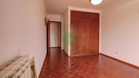 - Vende-se apartamento T3 na Figueira da Foz, com...