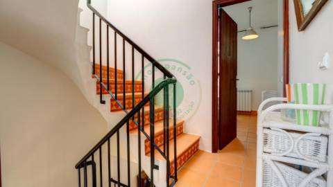 - Vende-se casa senhorial de três pisos na...